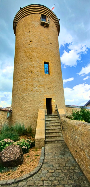 oingt_beaujolais donjon et vue