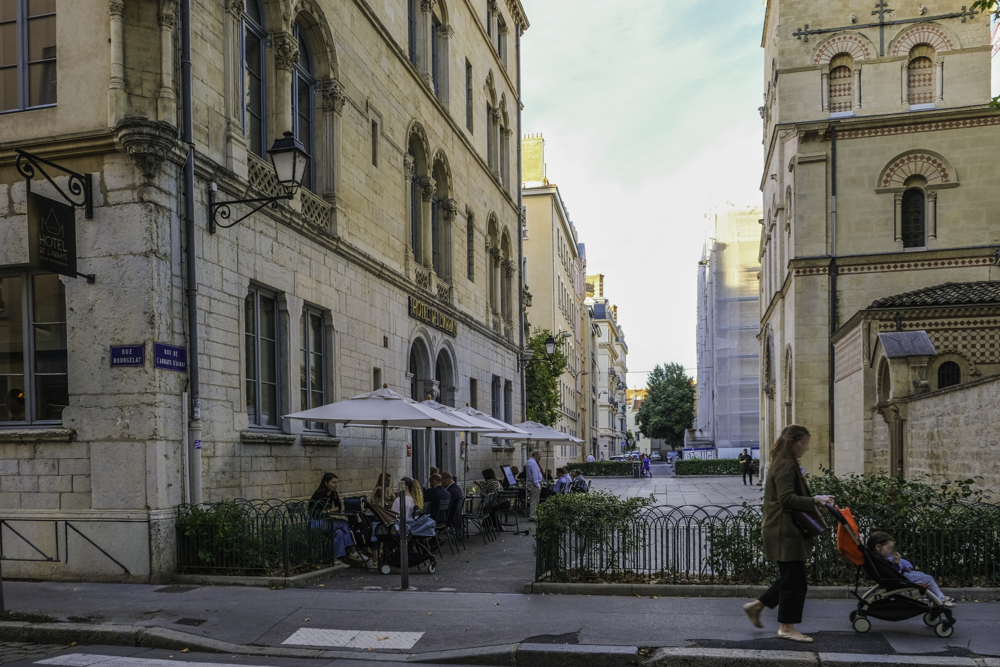 Façade historique de l'Hôtel de l'Abbaye dans le quartier d'Ainay à Lyon 2.